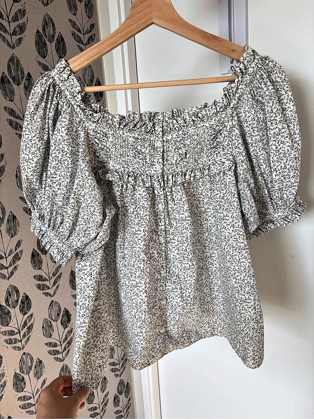 Doen Floral Cotton Blouse in White & Blue Size Medium - Picture 2 of 13